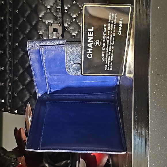 Authentic Chanel CC Logo Caviar Skin Leather Wallet - Picture 4 of 12